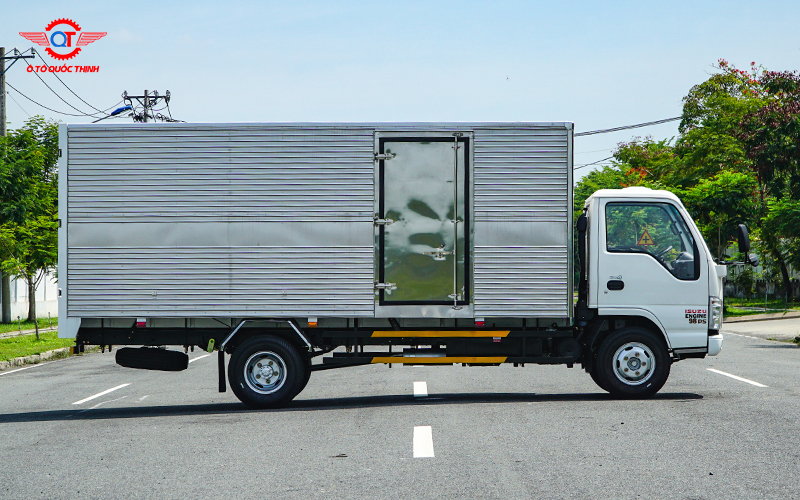 Ce tải ISUZU VM NK490LL thùng kín