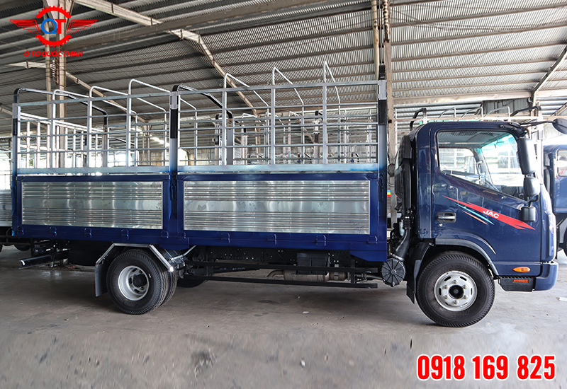 Xe tải Jac N700 thùng sắt tiêu chuẩn